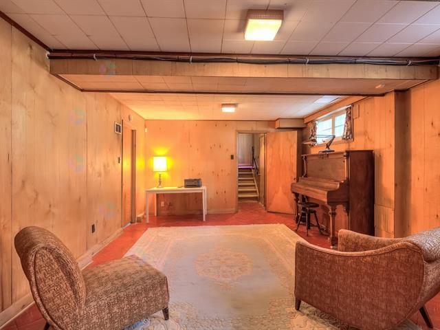 457 Av. Brock N. Property Photo 23