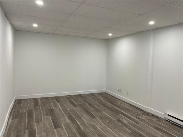 24 Rue St-louis, #200 Property Photo 8