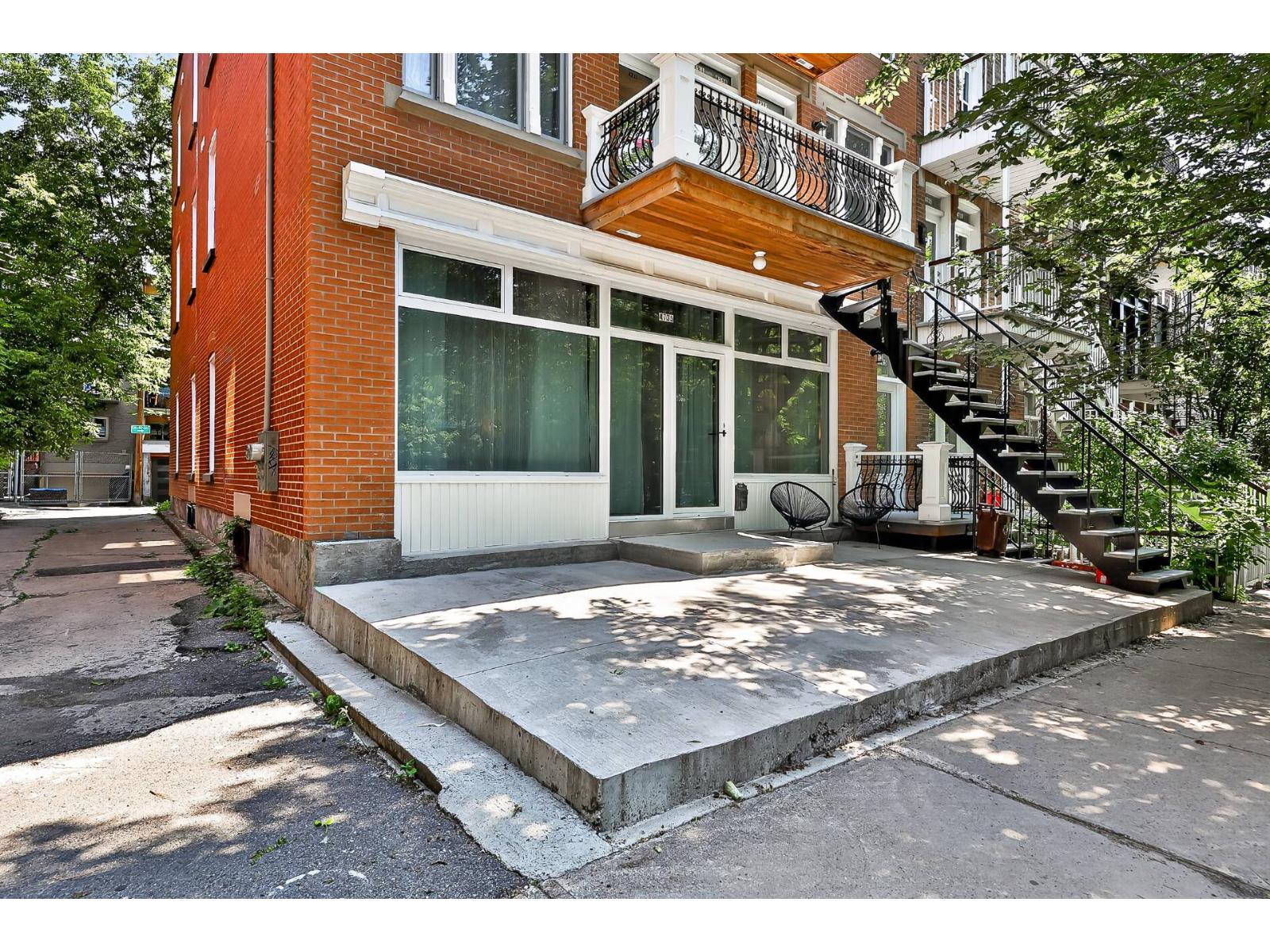 4725-4735 Av. Des Érables Property Photo 2
