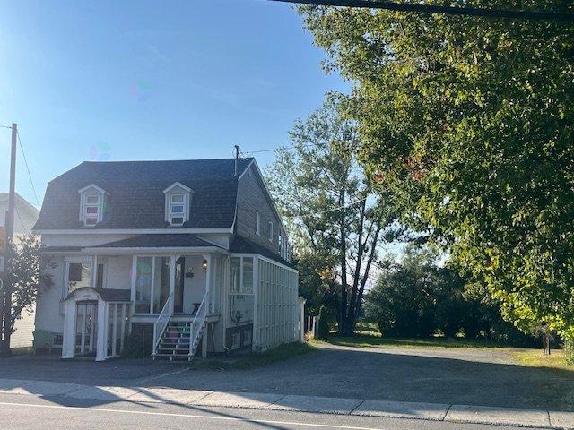 256 Av. D'amours Property Photo 2