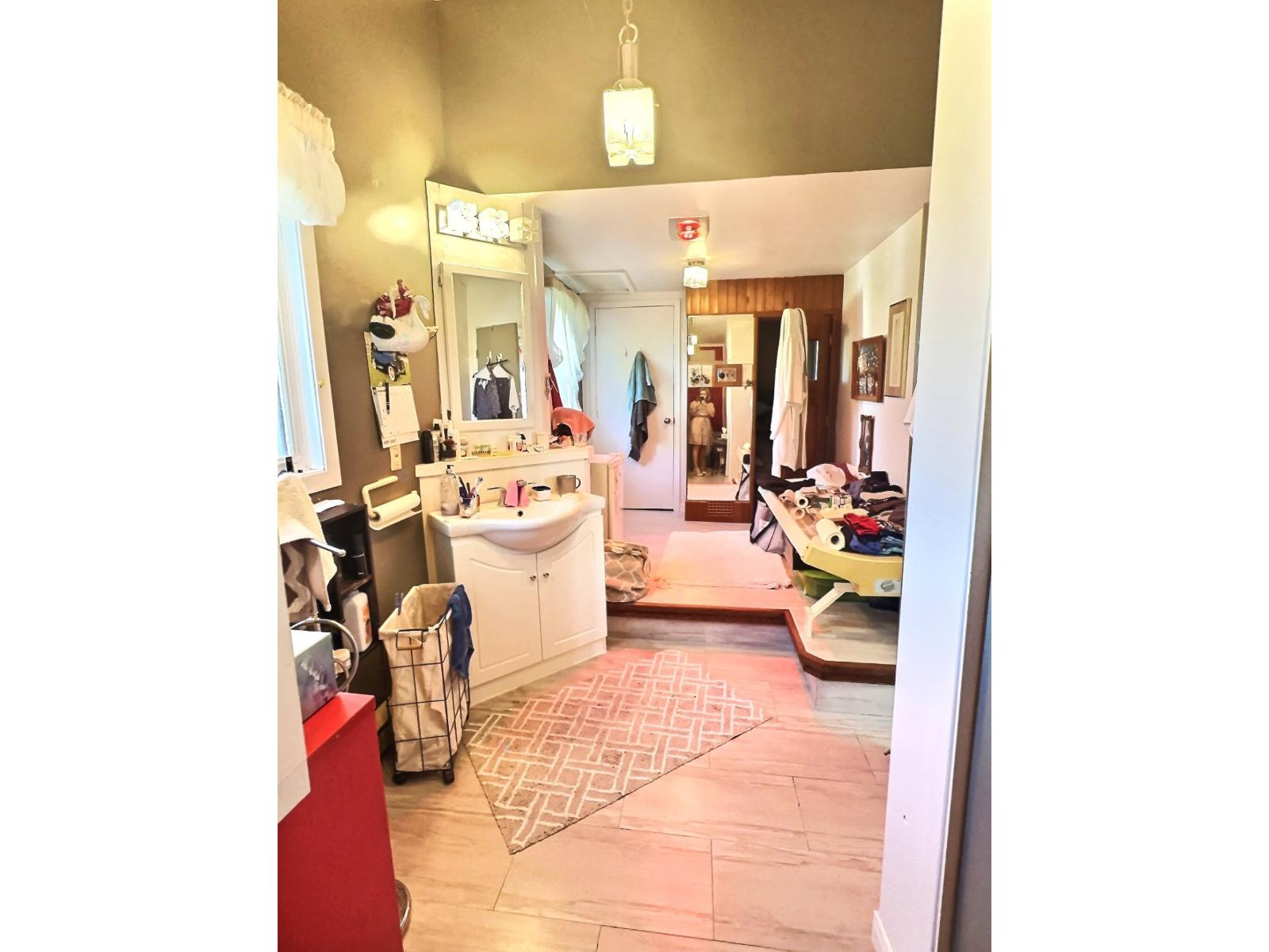 256 Av. D'amours Property Photo 22