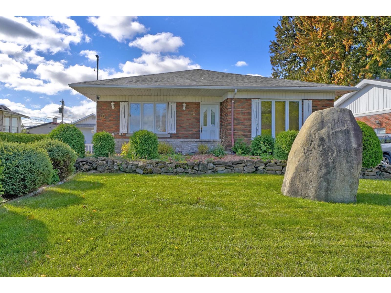12 Rue St-Jacques Property Photo 1