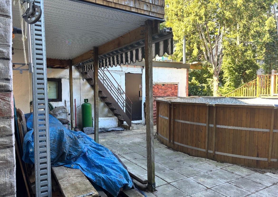 2555-2555a Rue Bercy Property Photo 6