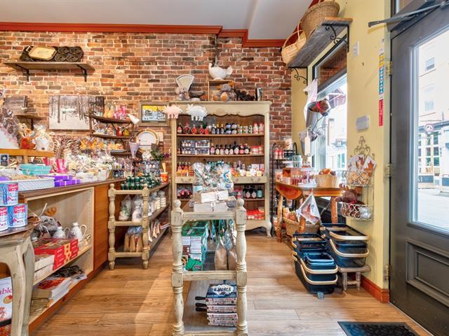 1849z Rue Des Cascades O. Property Photo 3