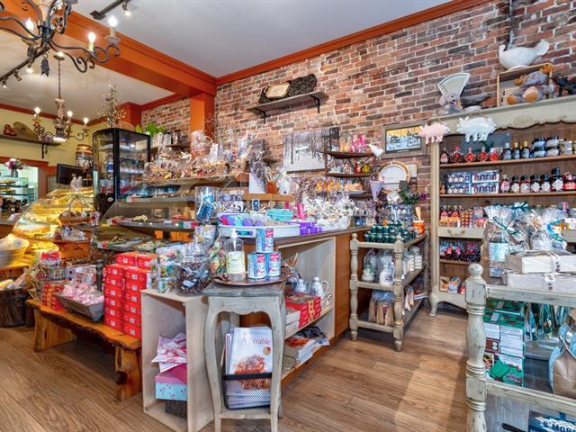 1849z Rue Des Cascades O. Property Photo 4