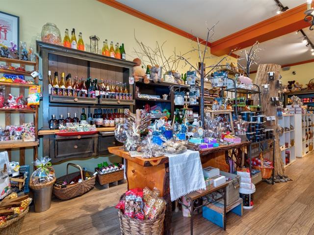 1849z Rue Des Cascades O. Property Photo 5