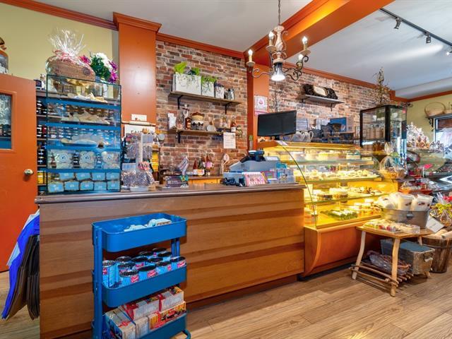 1849z Rue Des Cascades O. Property Photo 6