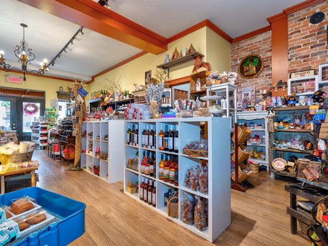 1849z Rue Des Cascades O. Property Photo 7