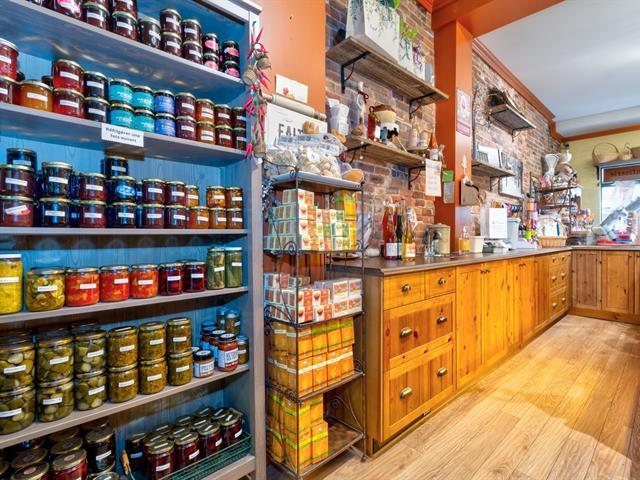 1849z Rue Des Cascades O. Property Photo 8