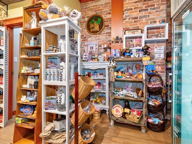 1849z Rue Des Cascades O. Property Photo 10