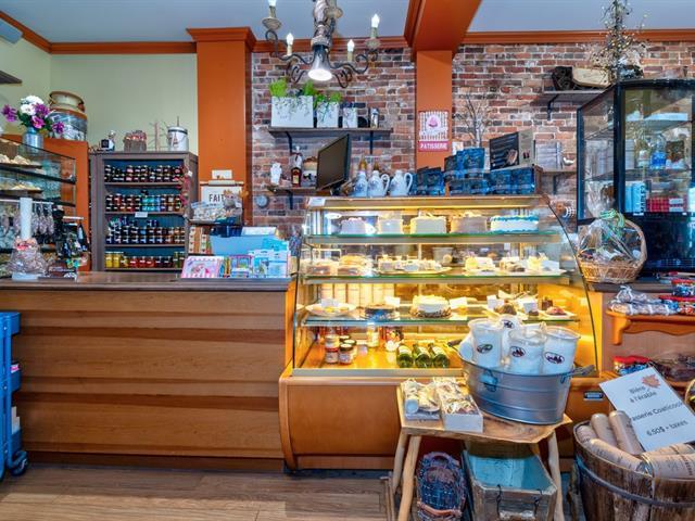 1849z Rue Des Cascades O. Property Photo 13