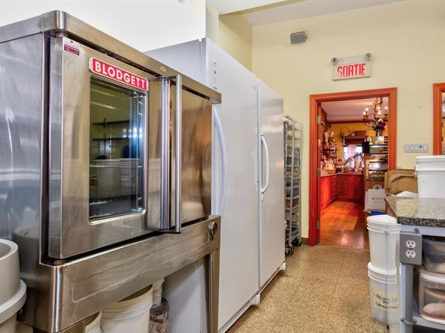 1849z Rue Des Cascades O. Property Photo 17