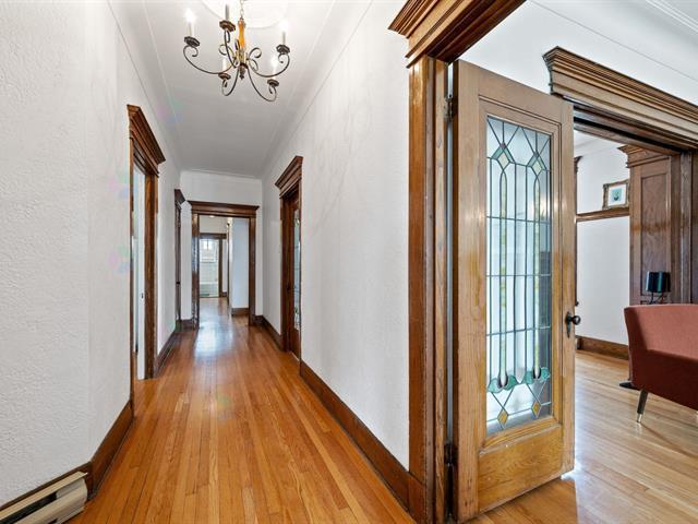 2513 Ch. De La Côte-ste-catherine Property Photo 3