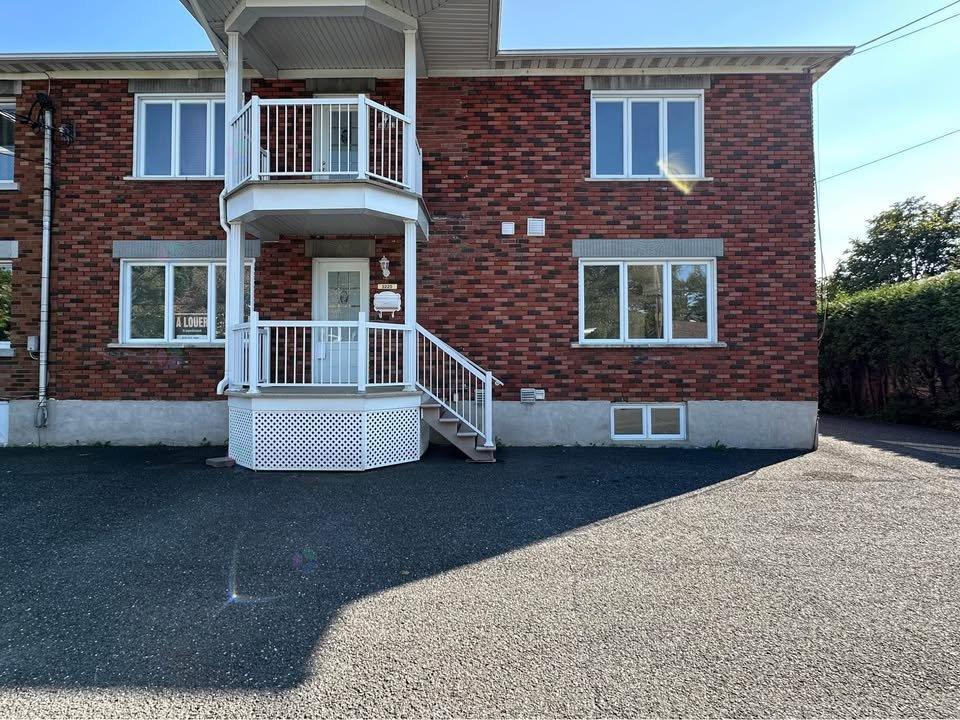 3227 Rue Viger Property Photo 1