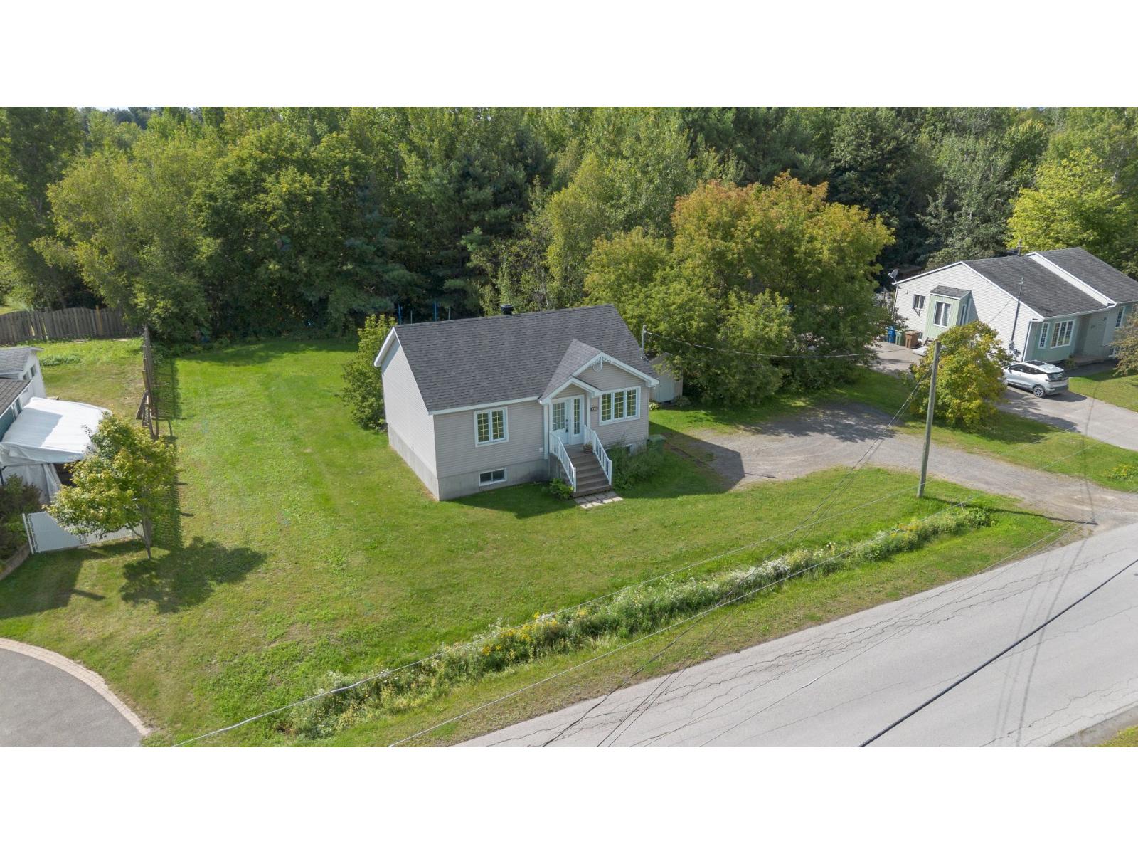 726 Rue Du Royaume Property Photo 2