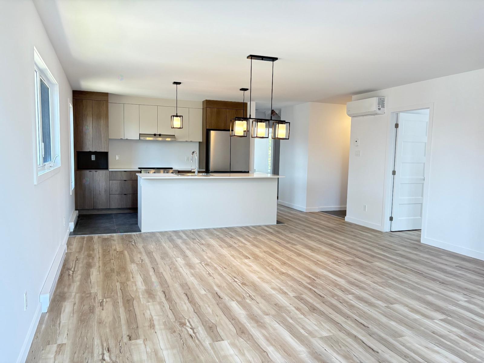 204 Rue Académie, #1 Property Photo 4