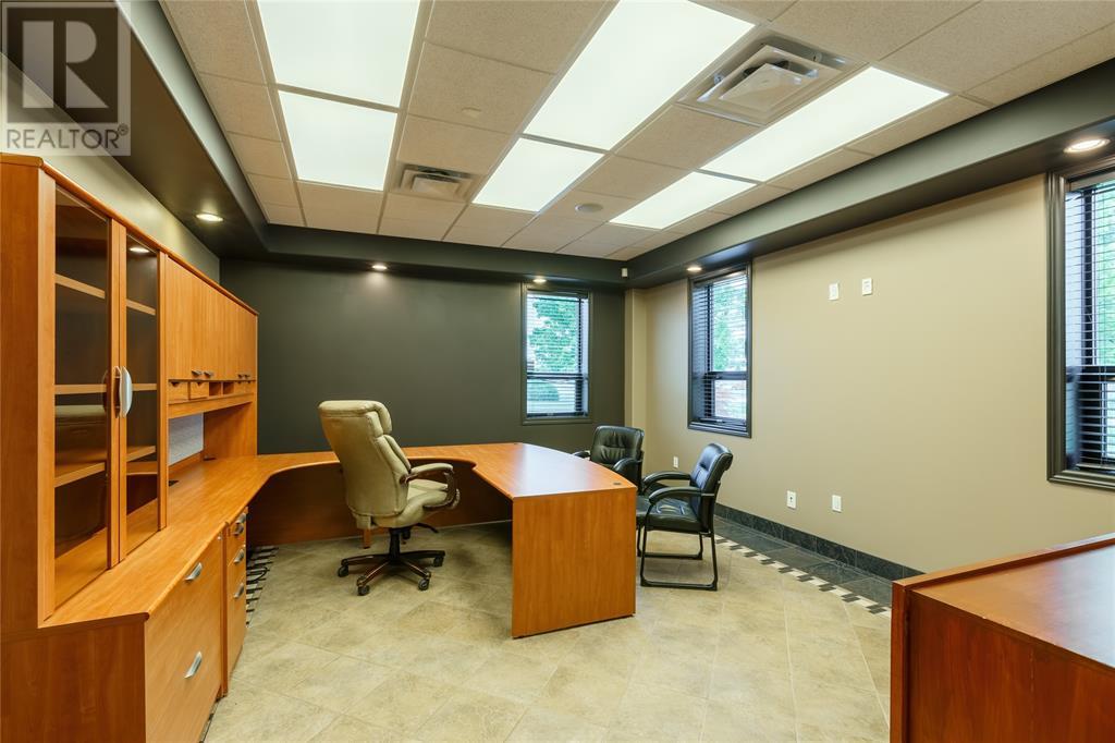 805 Upper Canada Drive Property Photo 7