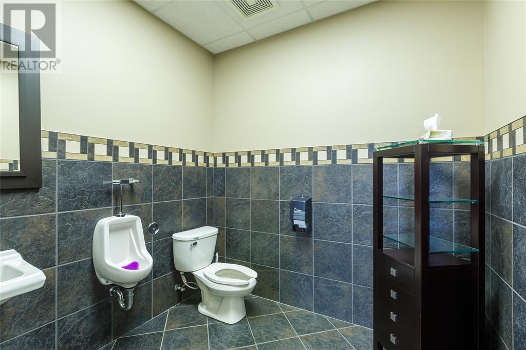 805 Upper Canada Drive Property Photo 14