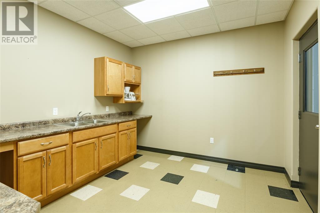 805 Upper Canada Drive Property Photo 15