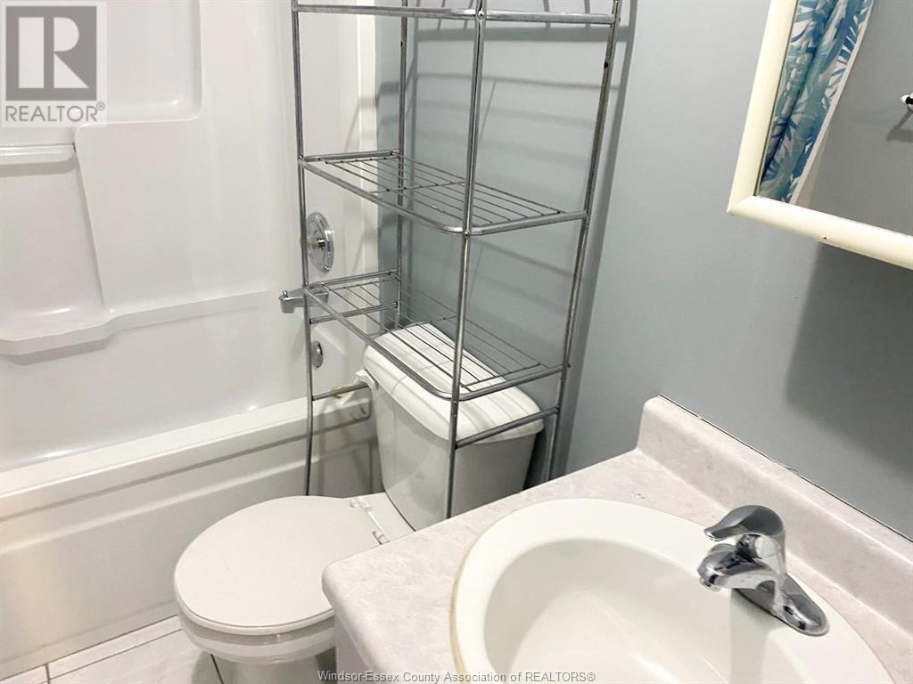 1570 Lillian Property Photo 3
