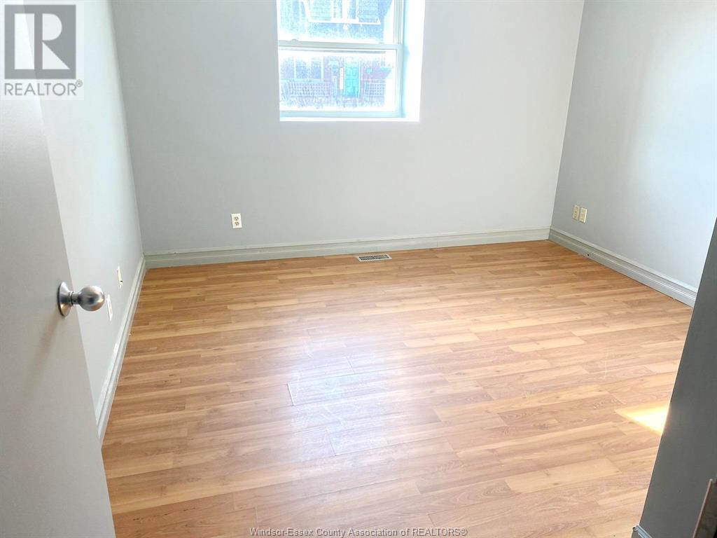 1570 Lillian Property Photo 4