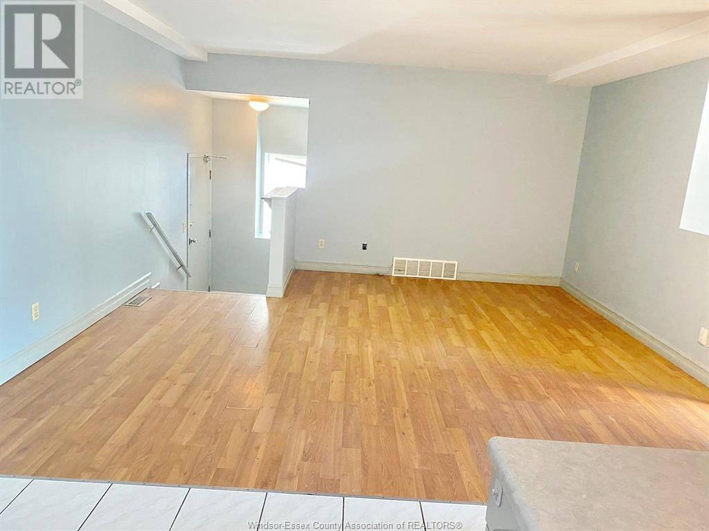 1570 Lillian Property Photo 6