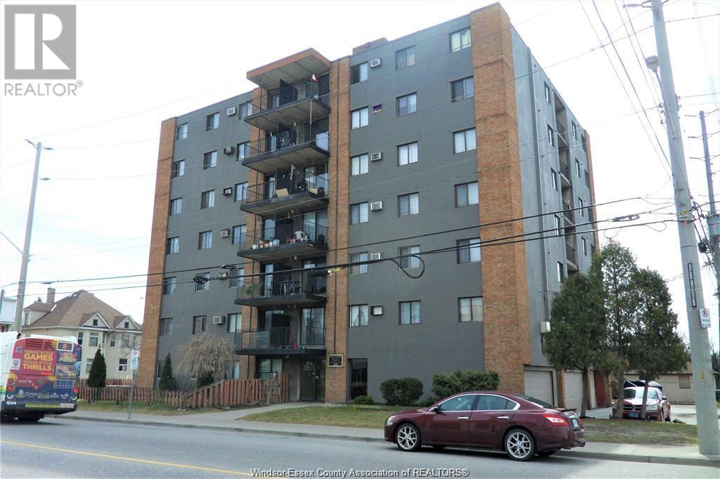 525 Wyandotte Street West Property Photo 1
