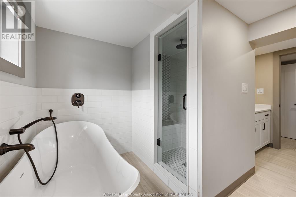 1035 Ouellette Avenue Property Photo 7