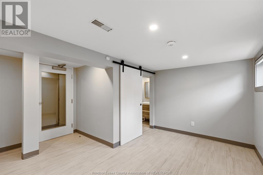 1035 Ouellette Avenue Property Photo 10