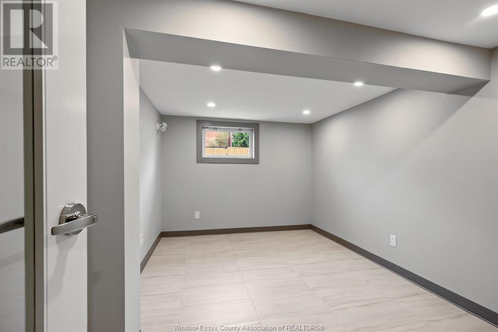 1035 Ouellette Avenue Property Photo 11