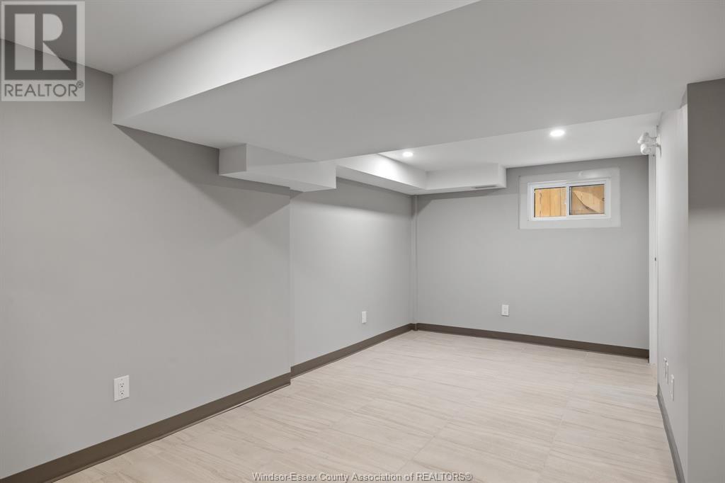 1035 Ouellette Avenue Property Photo 12