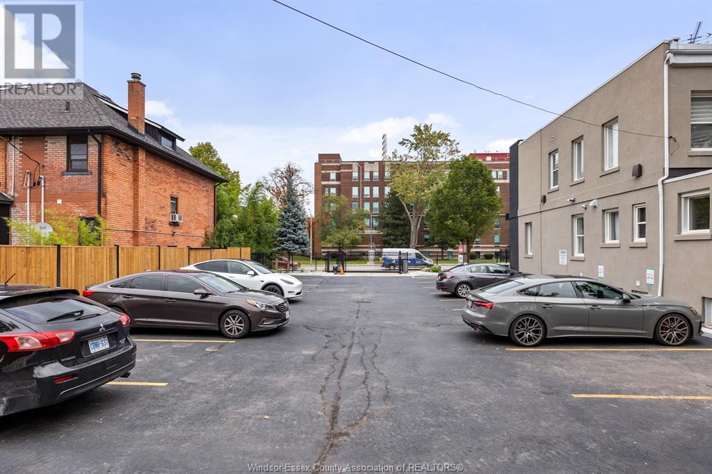 1035 Ouellette Avenue Property Photo 14