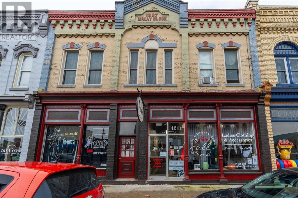 4211 Petrolia Line Property Photo 1
