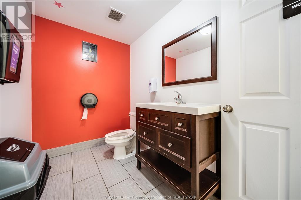 325 Ouellette Avenue Property Photo 18