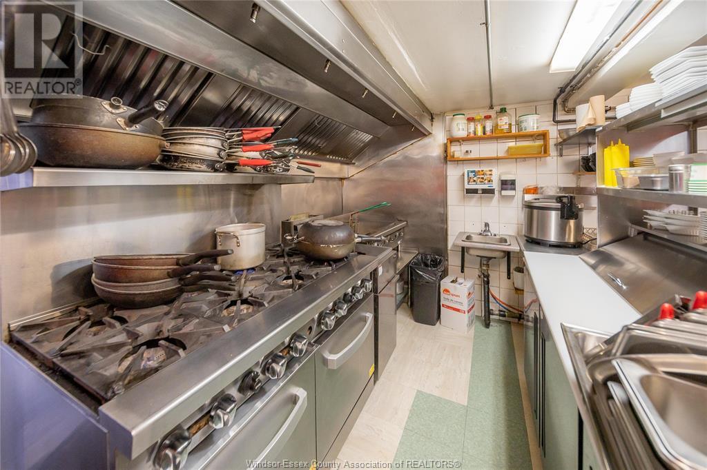 325 Ouellette Avenue Property Photo 25