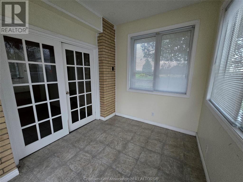 596 Mcnaughton Avenue West Property Photo 5