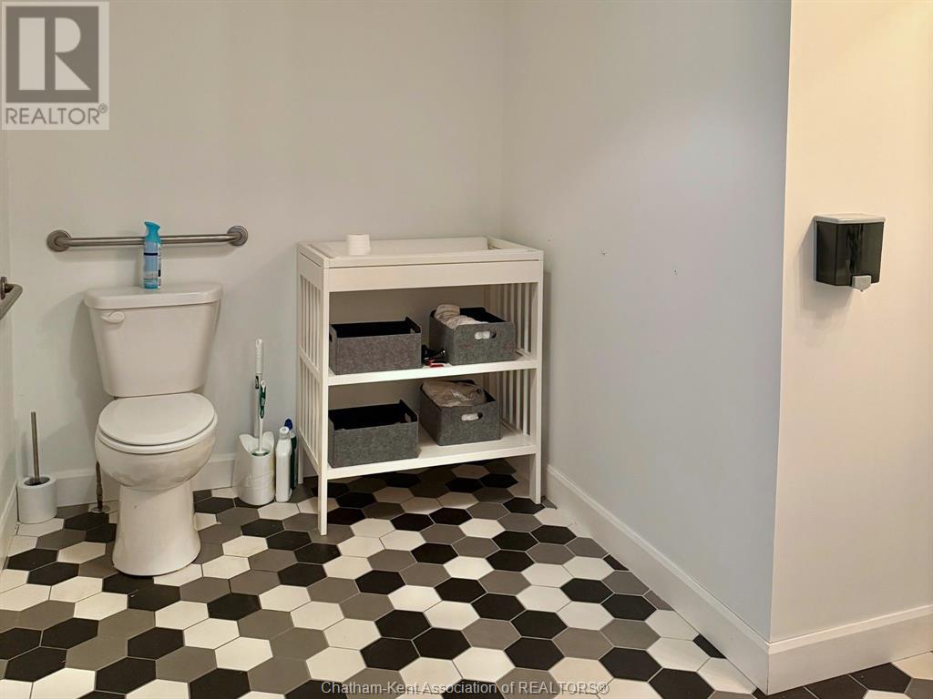 71 King Street West Property Photo 15