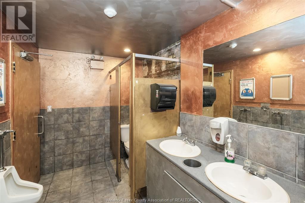255 Ouellette Avenue West Unit# Upper Property Photo 6