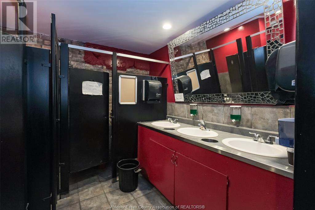 255 Ouellette Avenue West Unit# Upper Property Photo 7