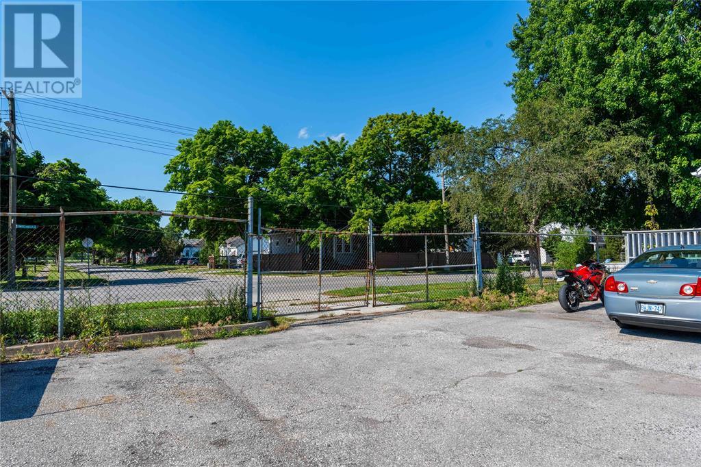 735 Ontario Street Property Photo 6