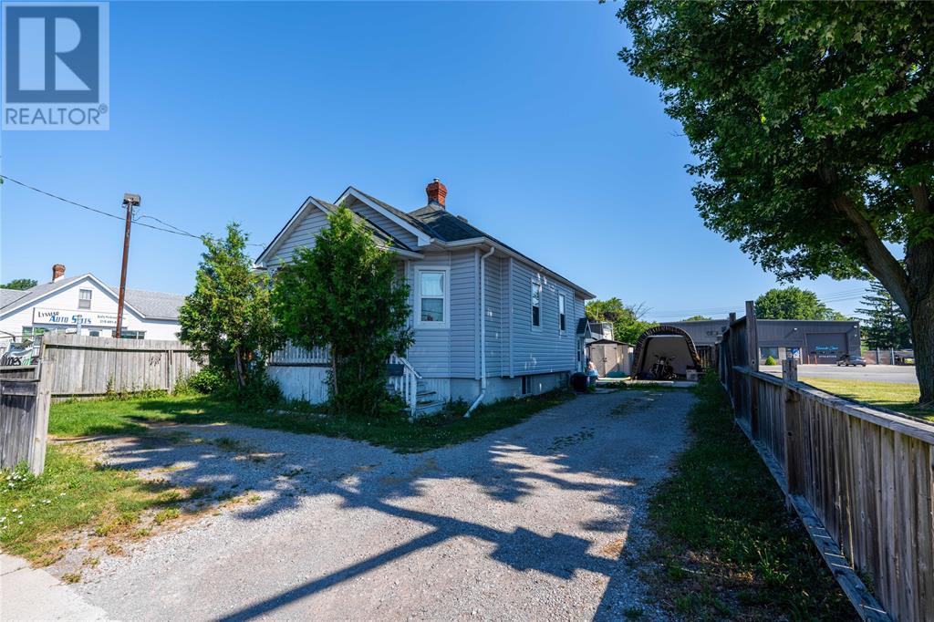 735 Ontario Street Property Photo 8
