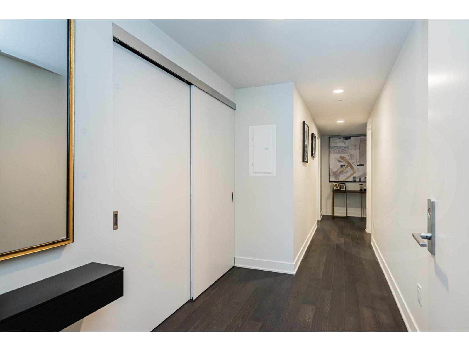 1288 Rue St-antoine O., #2302 Property Photo 2