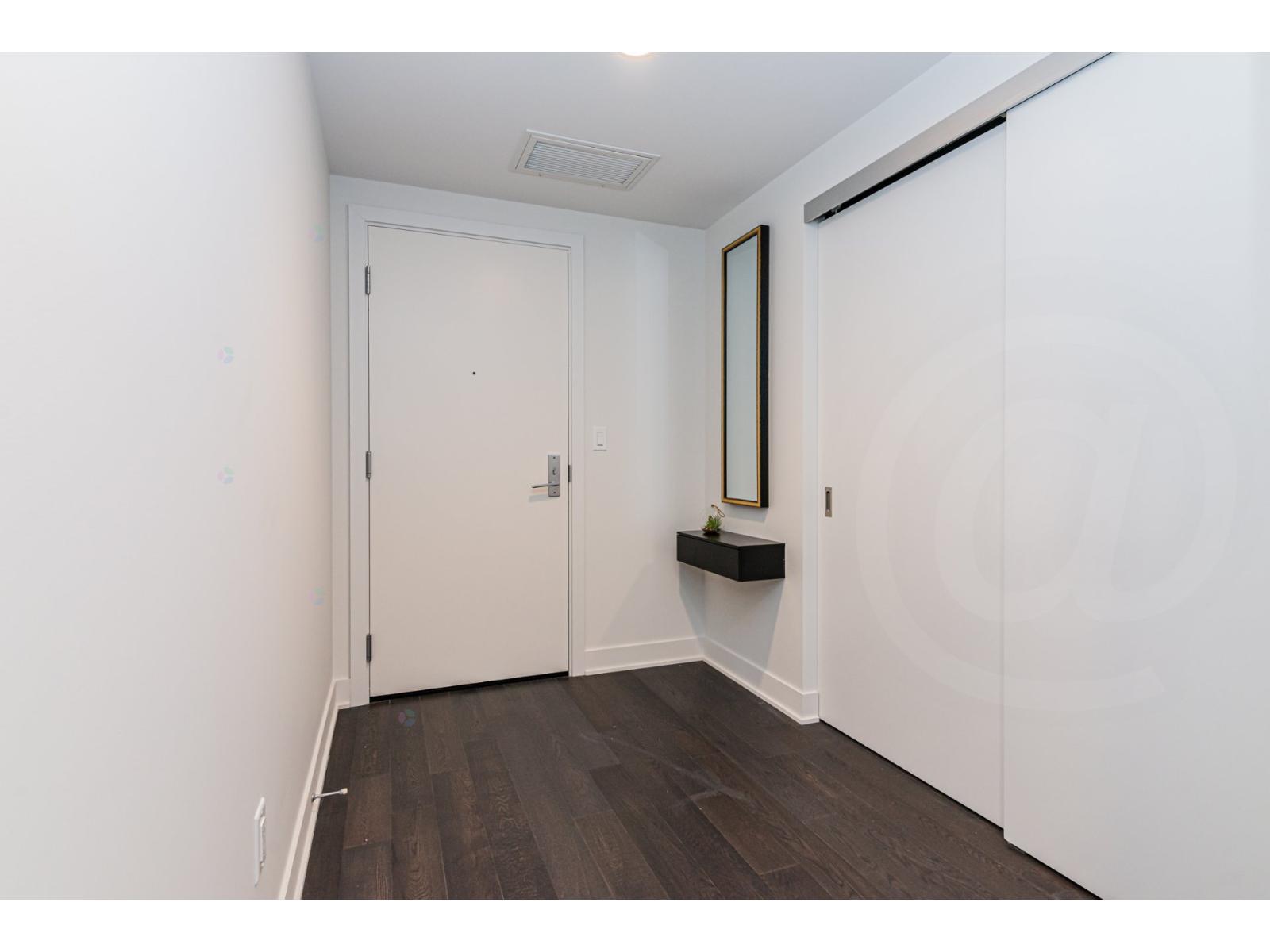 1288 Rue St-antoine O., #2302 Property Photo 3