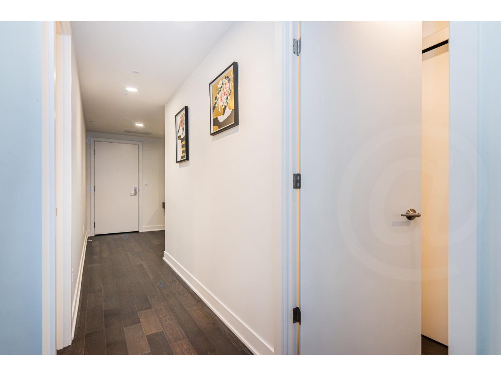 1288 Rue St-antoine O., #2302 Property Photo 5