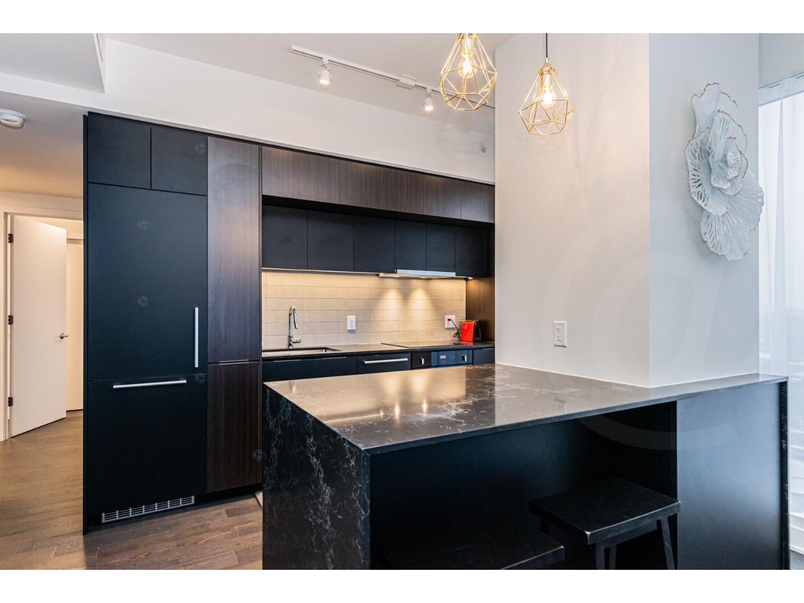 1288 Rue St-antoine O., #2302 Property Photo 7