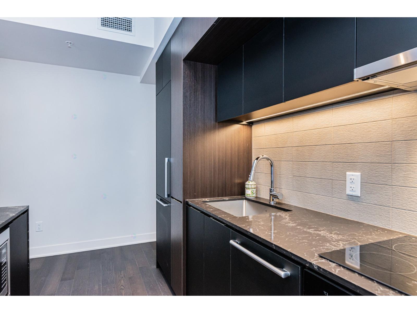 1288 Rue St-antoine O., #2302 Property Photo 9