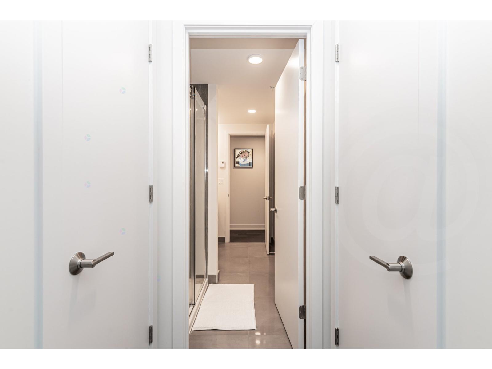 1288 Rue St-antoine O., #2302 Property Photo 23