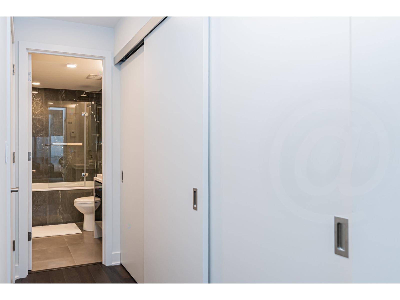1288 Rue St-antoine O., #2302 Property Photo 34