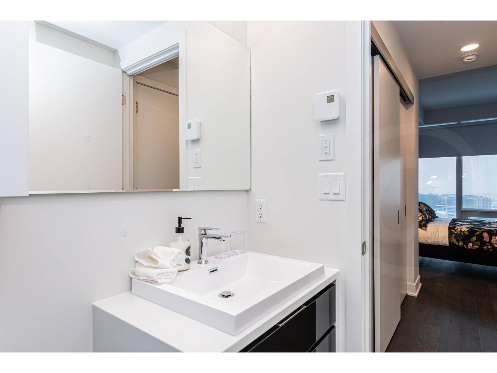 1288 Rue St-antoine O., #2302 Property Photo 35