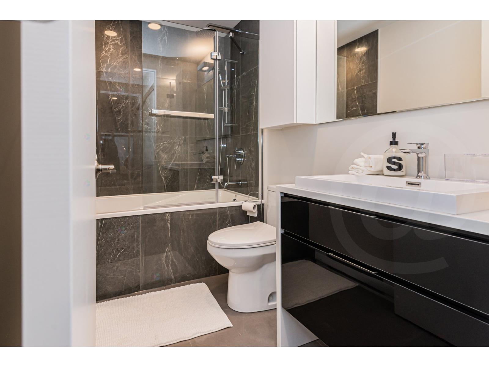 1288 Rue St-antoine O., #2302 Property Photo 36